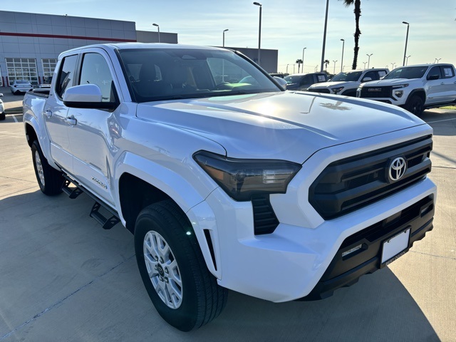 2025 Toyota Tacoma SR5's photo