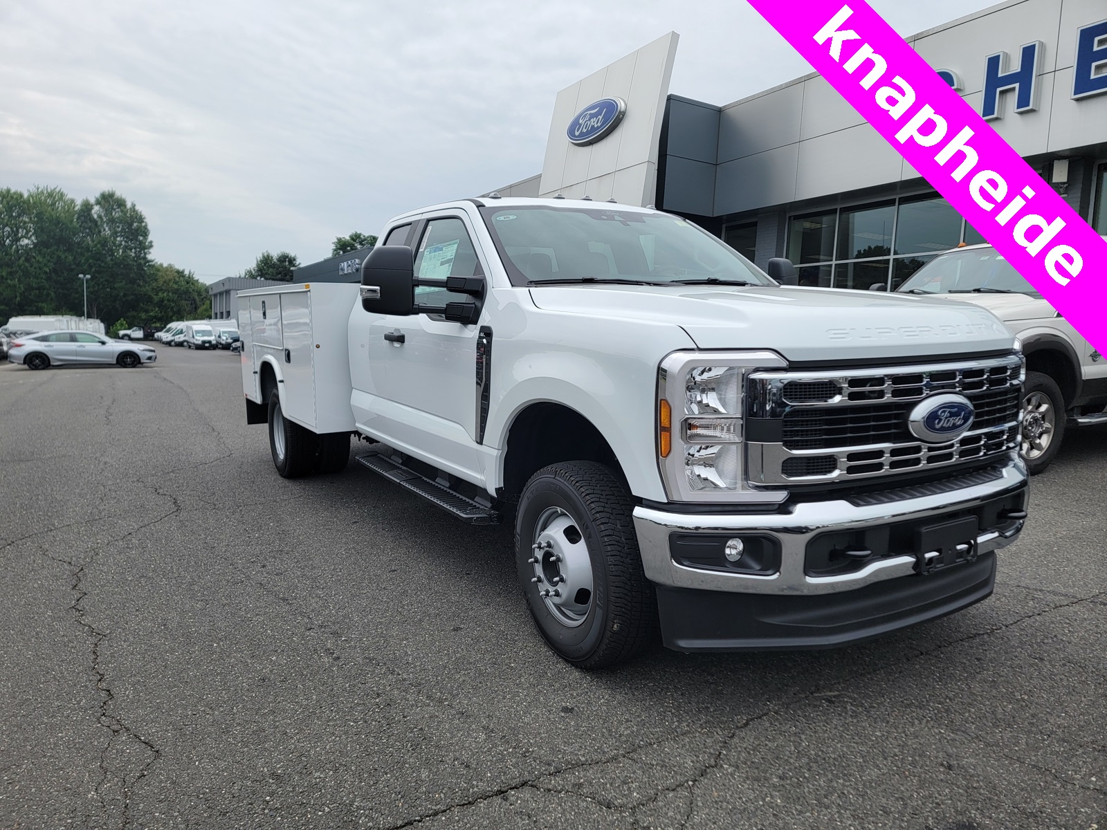 2025 Ford F-350 photo 2