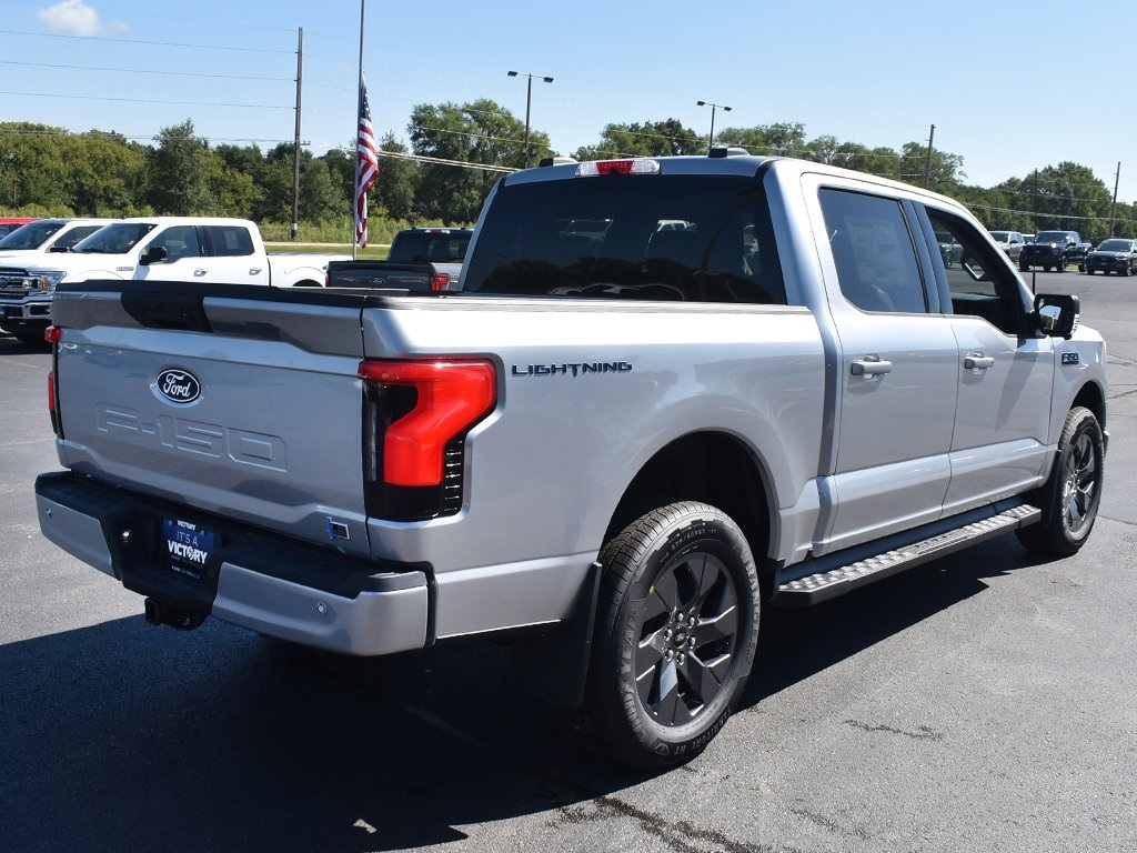 2025 Ford F-150 Lightning XLT photo 13