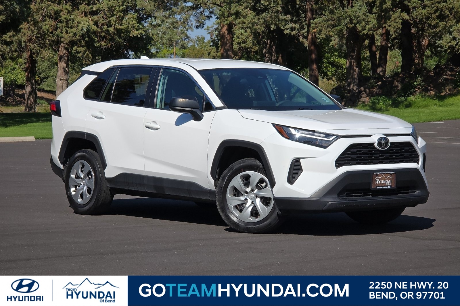2023 Toyota RAV4 LE's photo