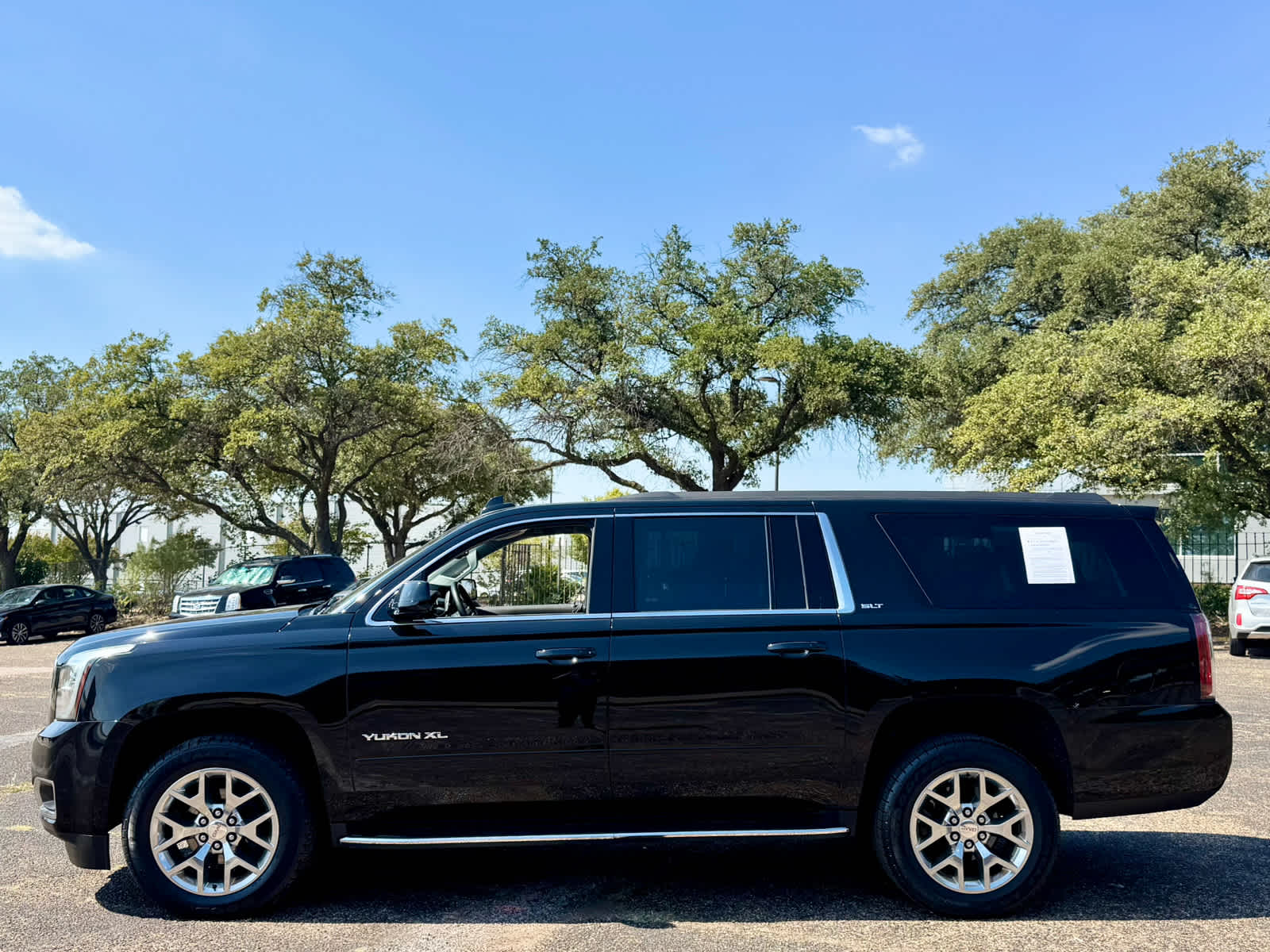 2020 Gmc Yukon XL SLT photo 2
