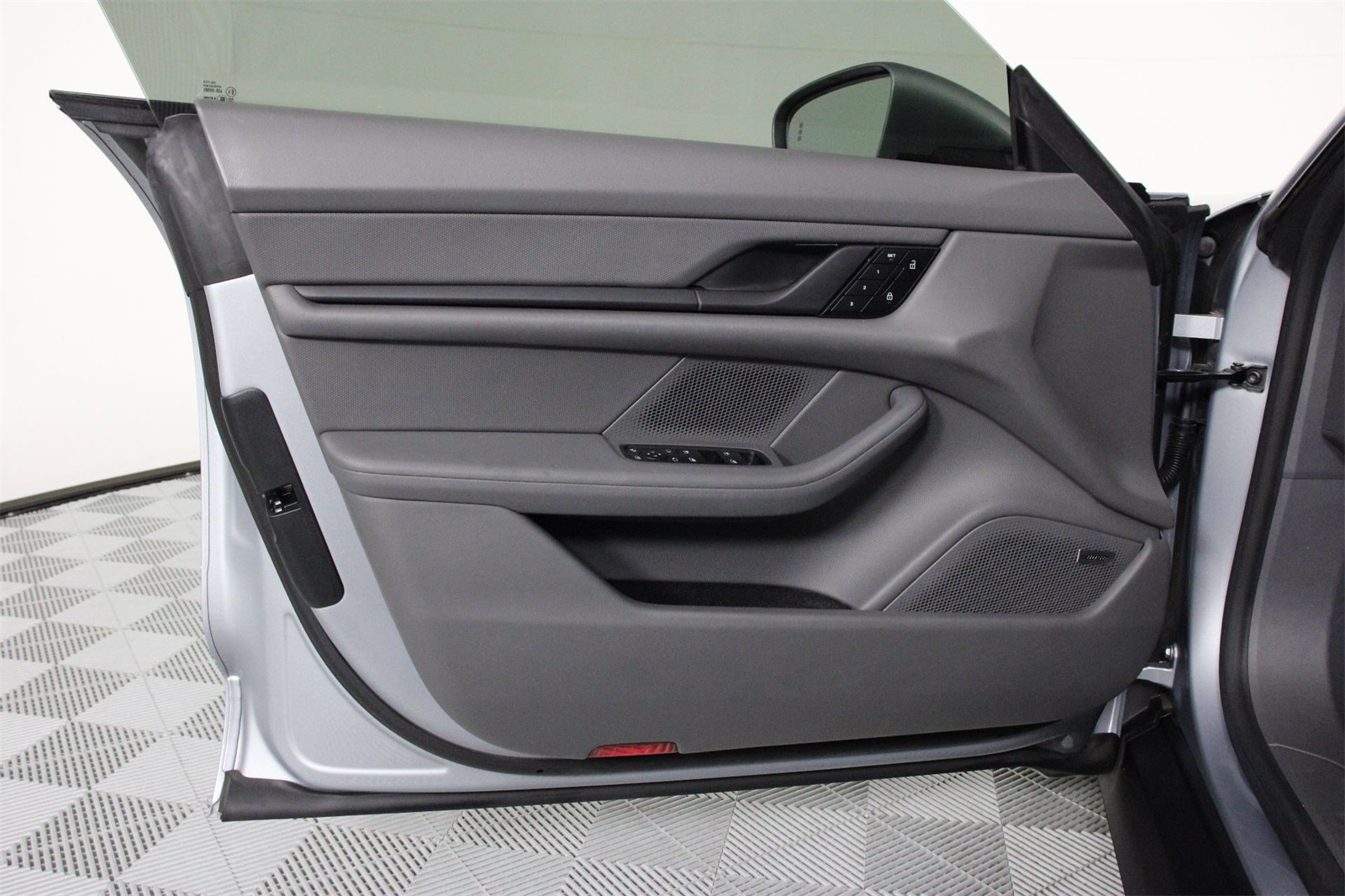 2022 Porsche Taycan photo 19