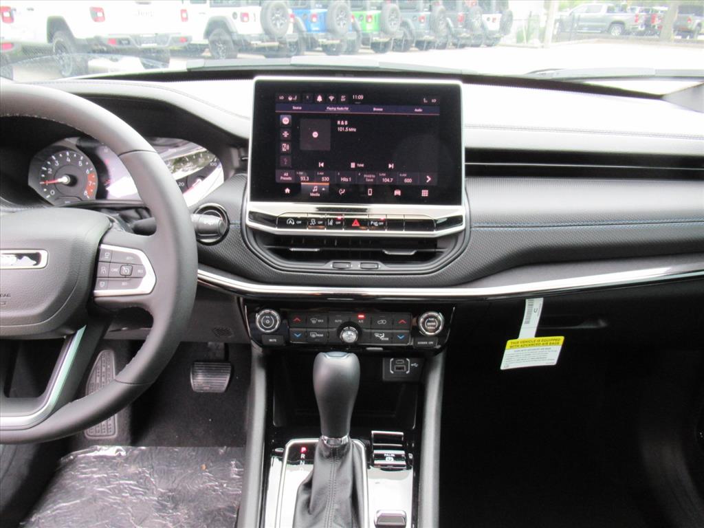 2025 Jeep Compass Limited photo 18