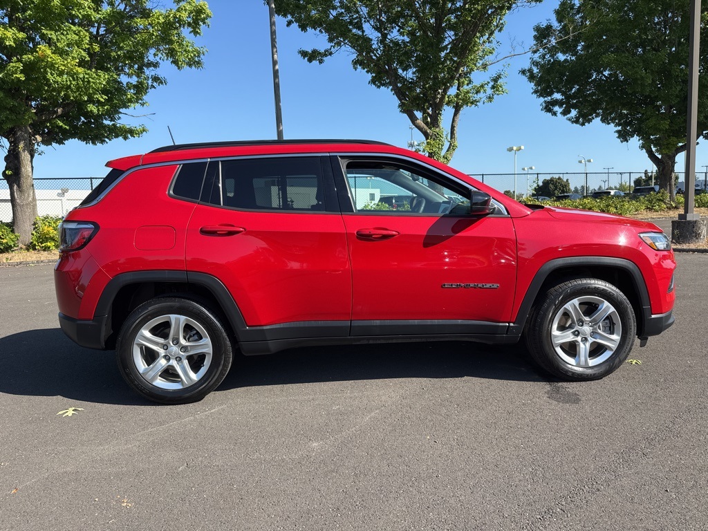 2024 Jeep Compass Latitude photo 7