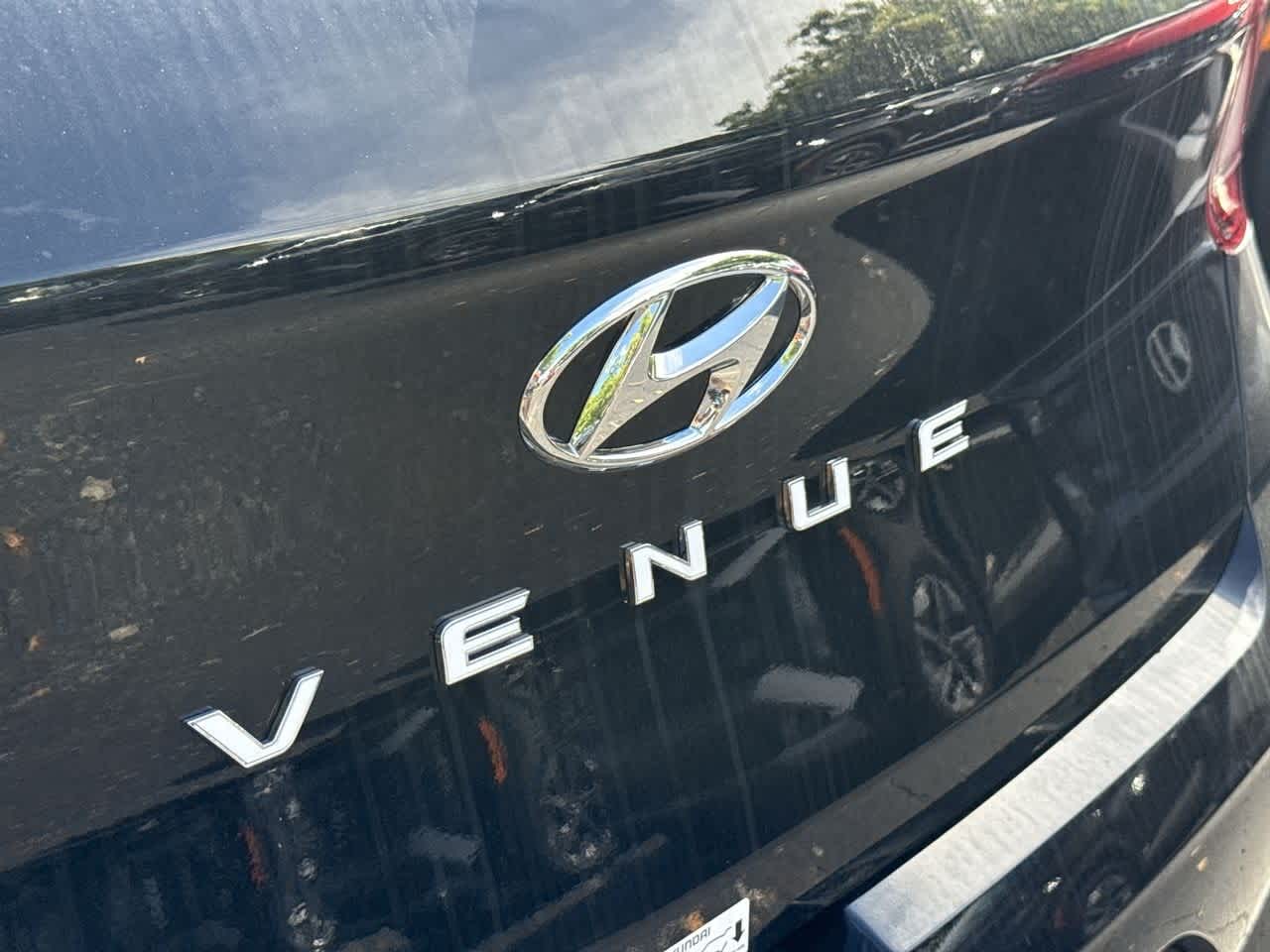 2025 Hyundai Venue SEL photo 9
