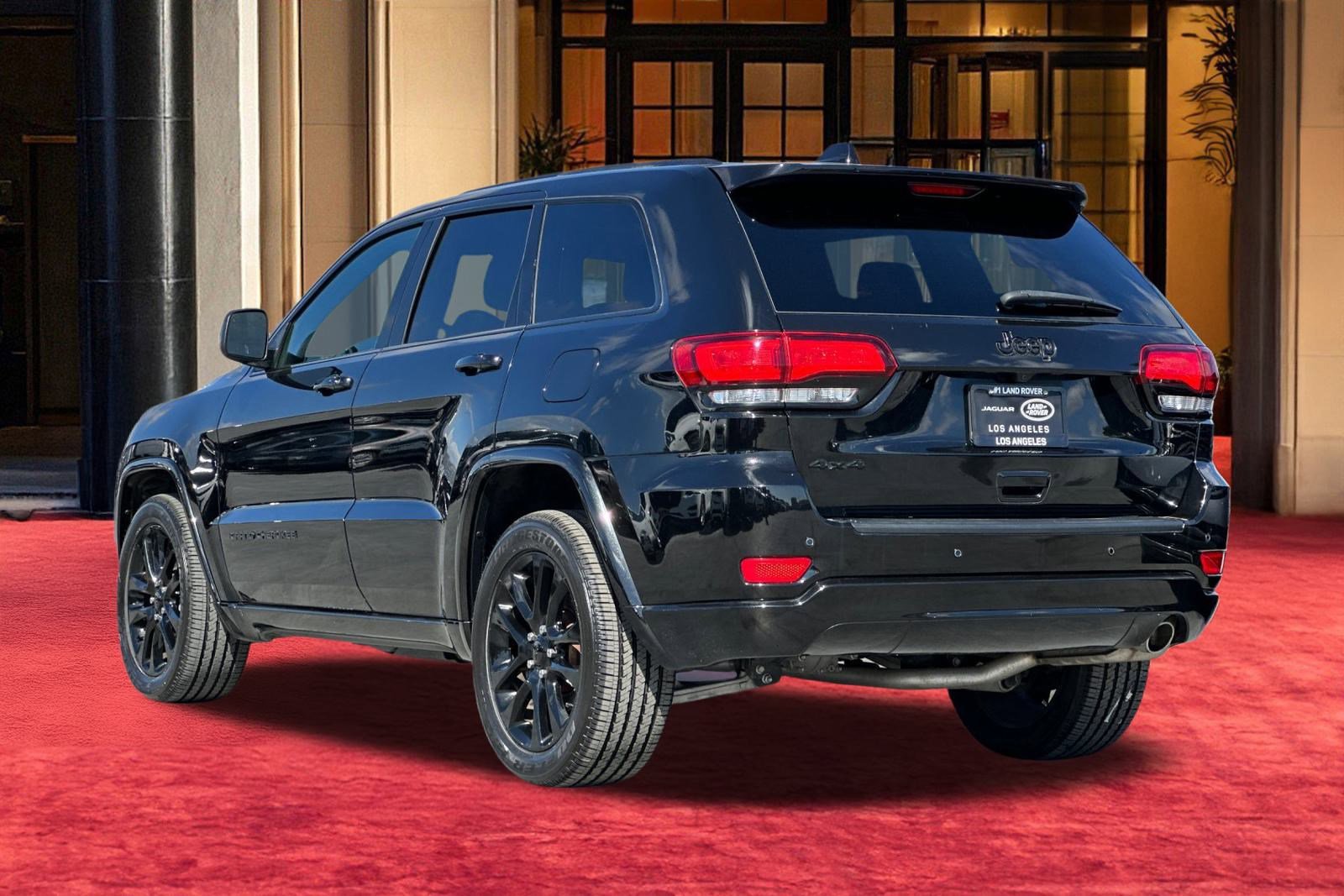 2021 Jeep Grand Cherokee Laredo X photo 2