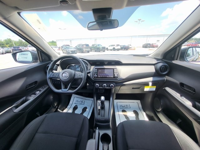 2025 Nissan Kicks Play S photo 13