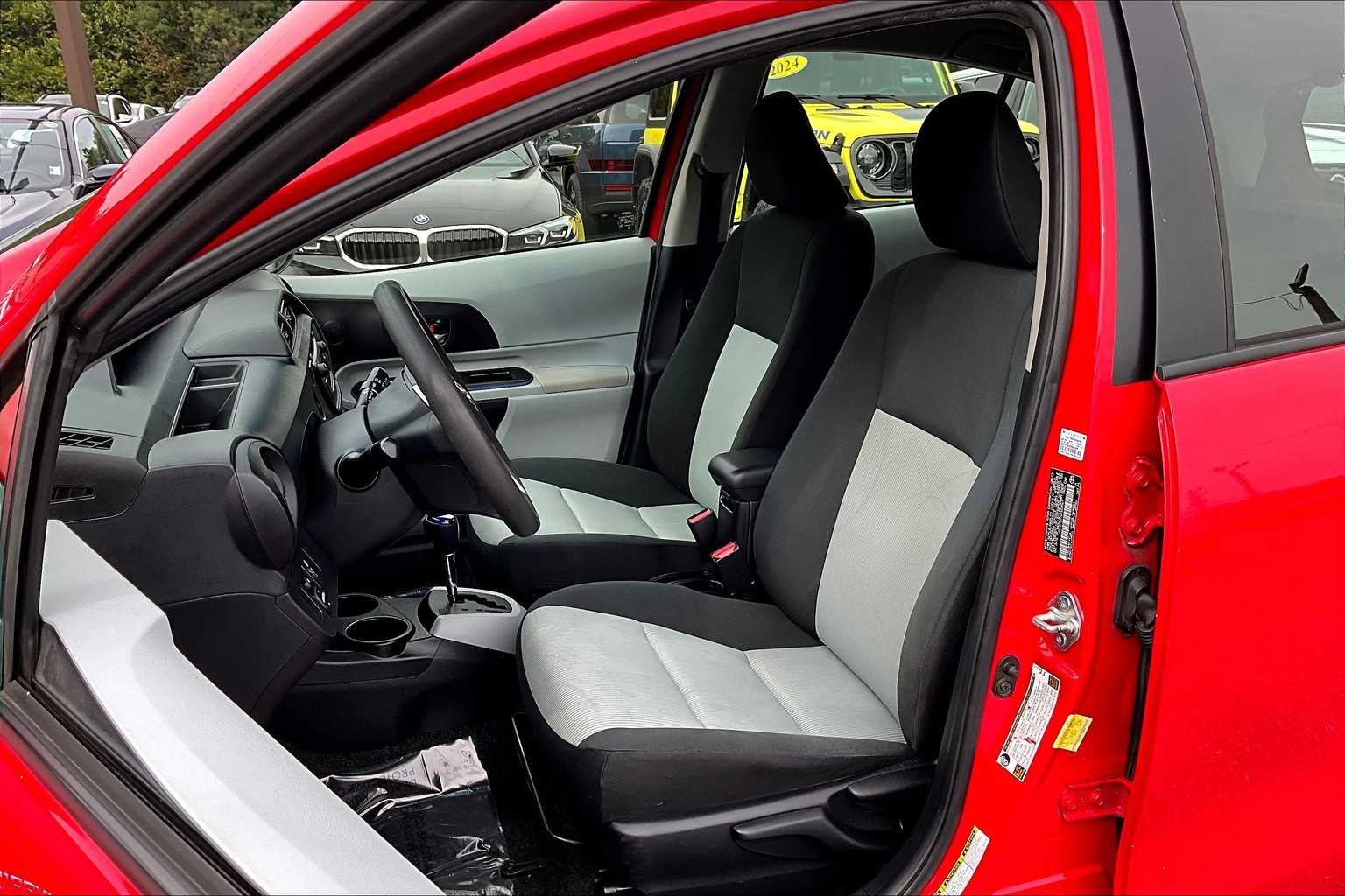 2013 Toyota Prius C Two photo 7