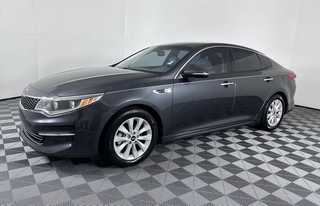 2017 Kia Optima EX photo 3