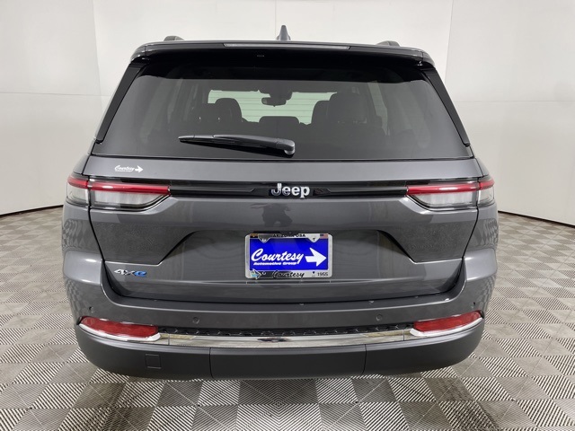 2024 Jeep Cherokee Base photo 8
