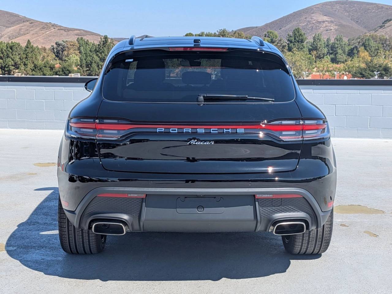 2026 Porsche Macan T photo 10