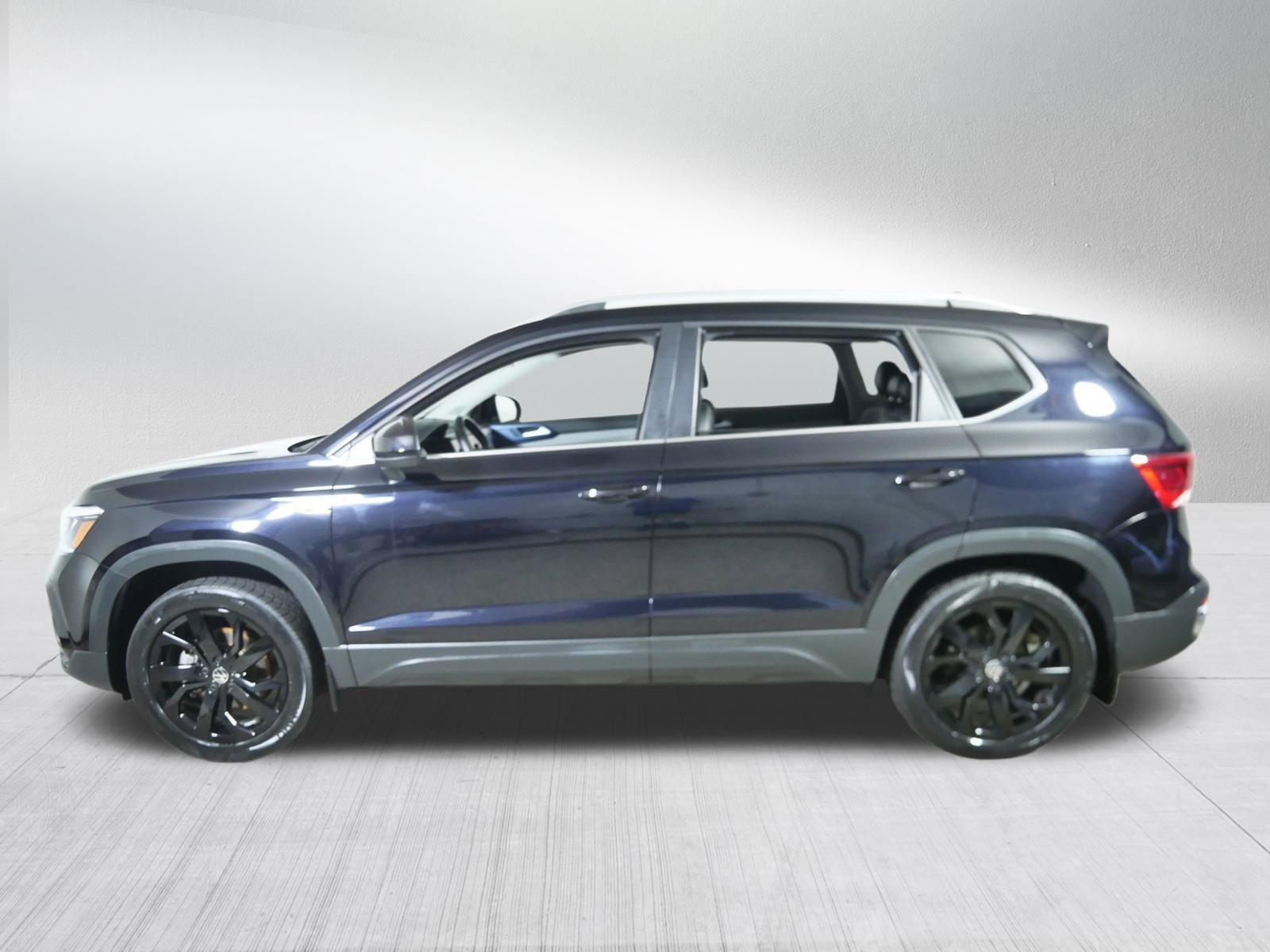 2022 Volkswagen Taos SE photo 2