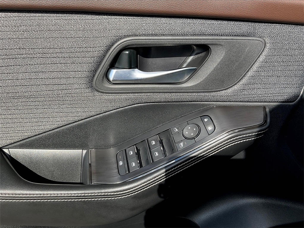 2023 Nissan Rogue SV photo 37