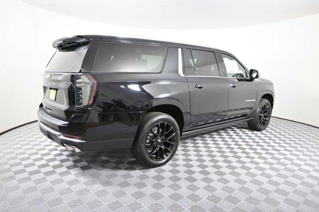 2026 Chevrolet Suburban High Country photo 4