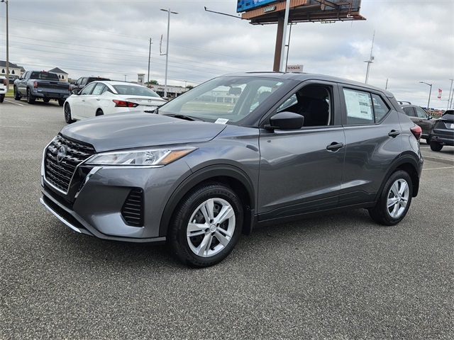 2025 Nissan Kicks Play S photo 2