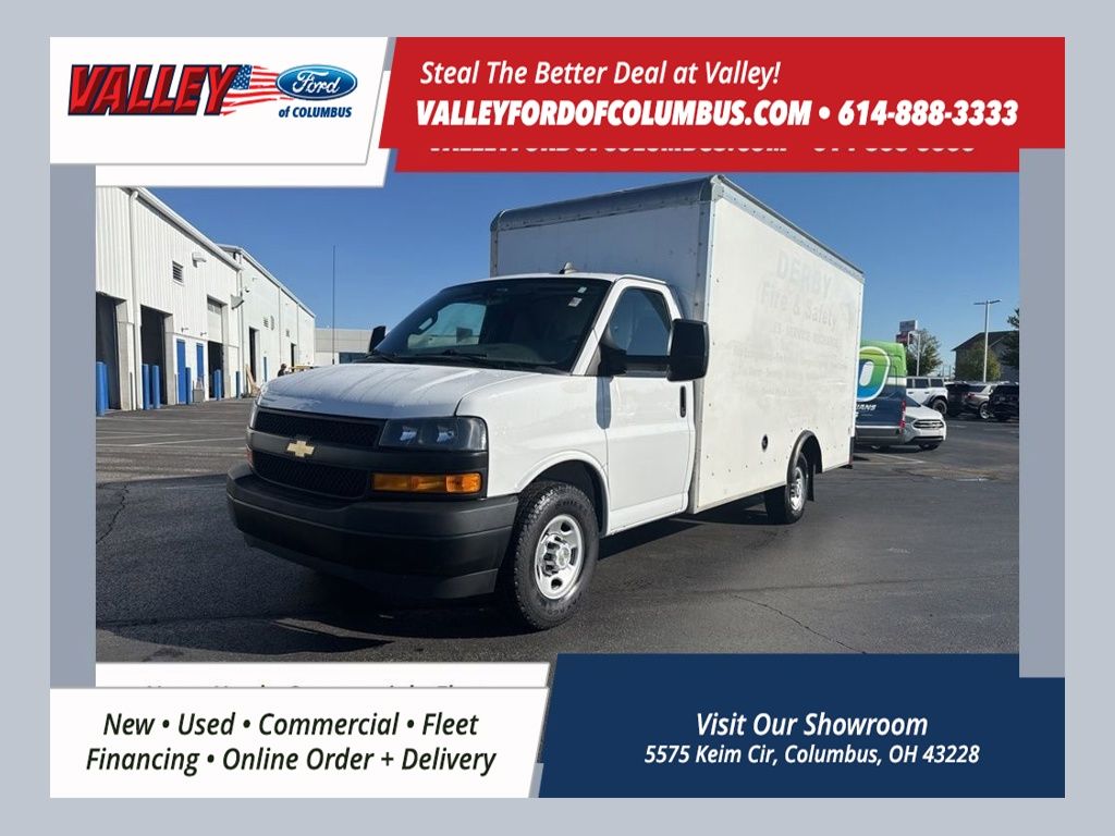 2022 Chevrolet Express Cutaway Base's photo