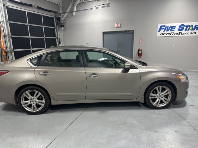 2013 Nissan Altima 3.5 SV photo 10