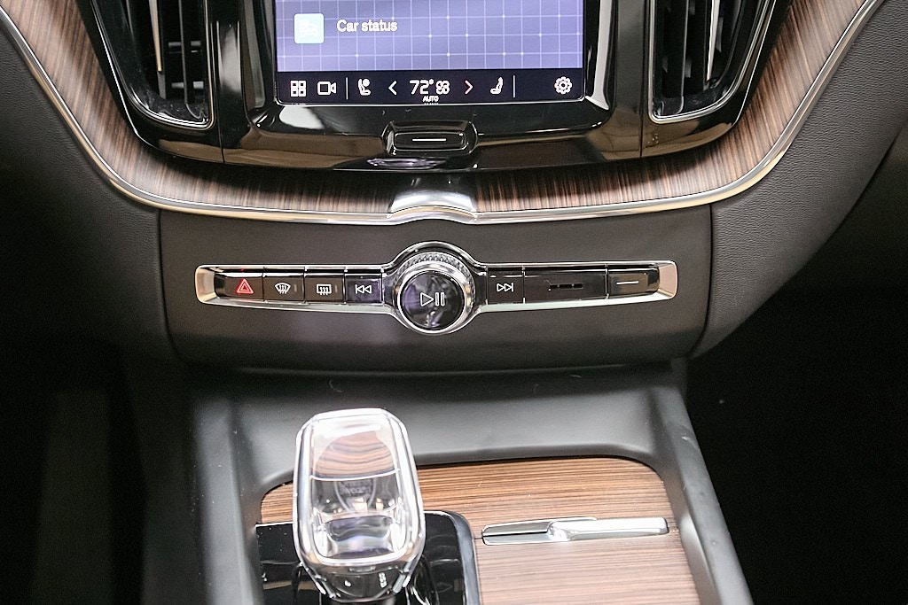 2023 VOLVO XC60 - Image 32