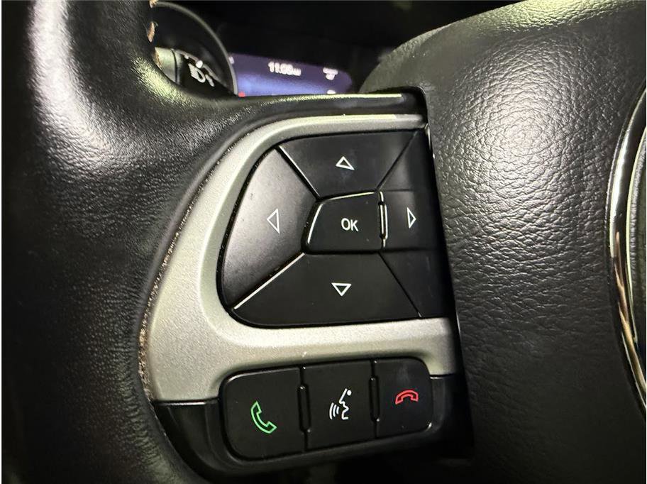 Used 2019 Diamond Black Crystal Pearlcoat Jeep Limited image 33