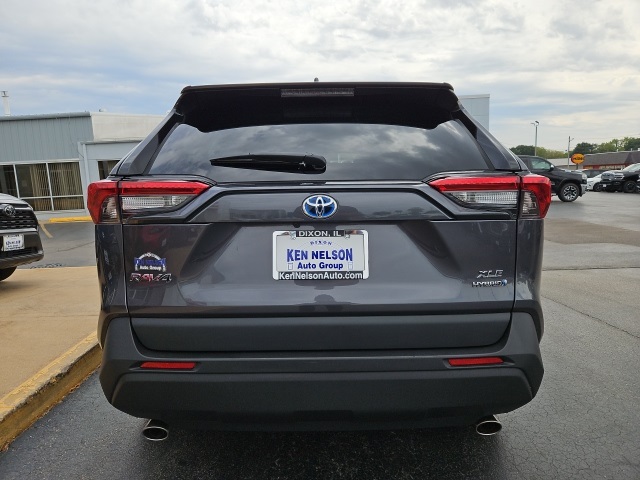 2022 Toyota RAV4 Hybrid XLE photo 4