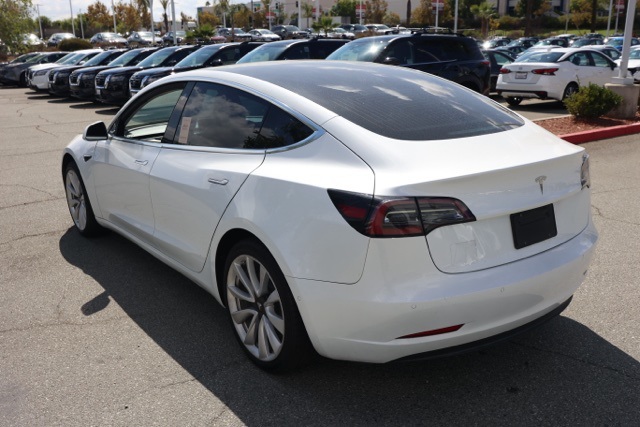 2020 Tesla Model 3 Standard Range Plus photo 5