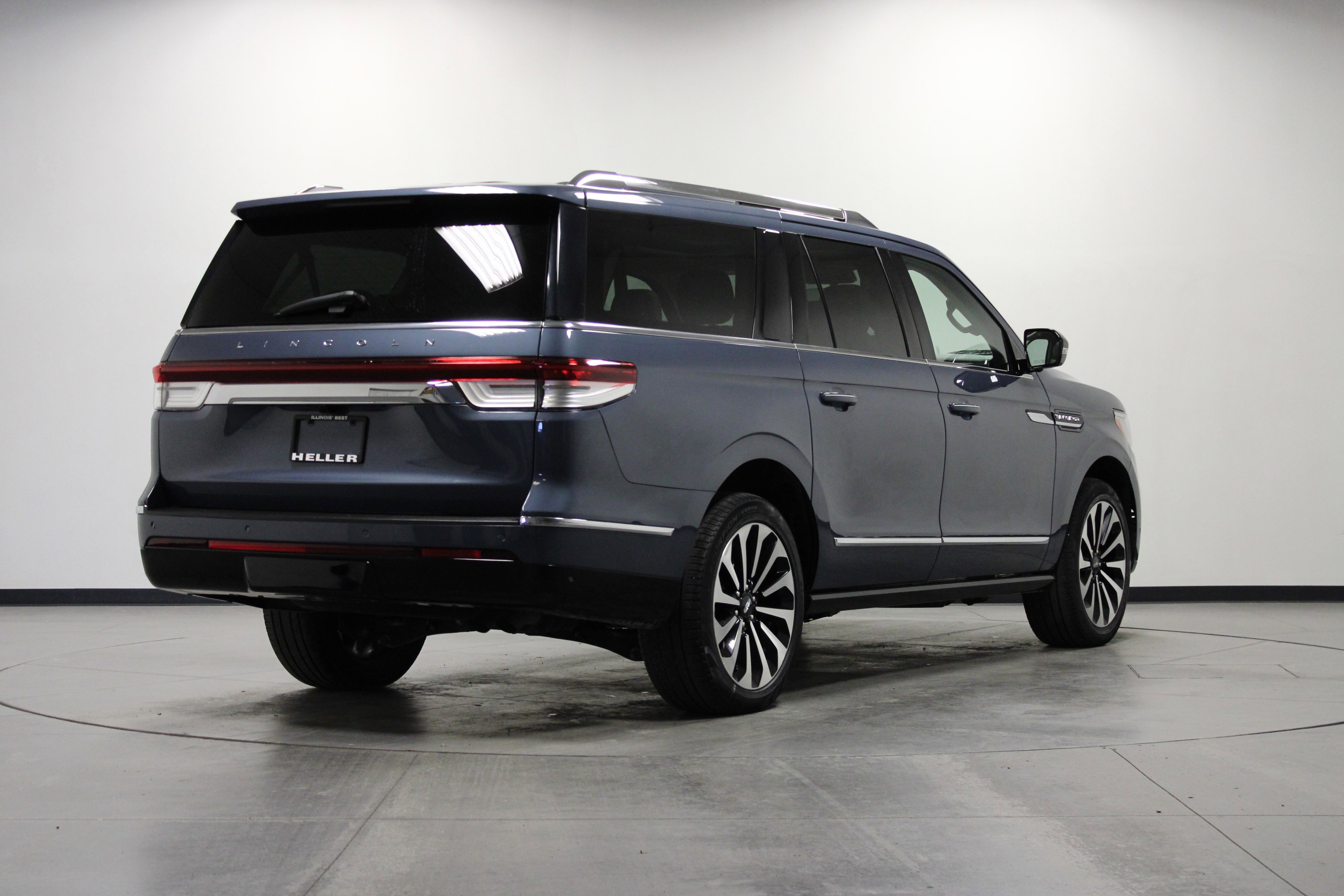 2023 Lincoln Navigator L Reserve photo 2