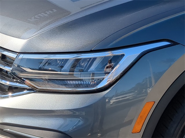 2023 Volkswagen Tiguan SE photo 4