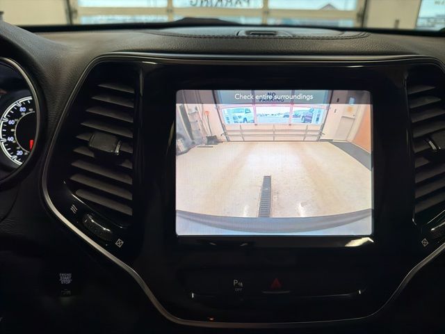 Used 2019 Jeep Cherokee Limited with VIN 1C4PJMDX4KD322369 for sale in Watertown, SD