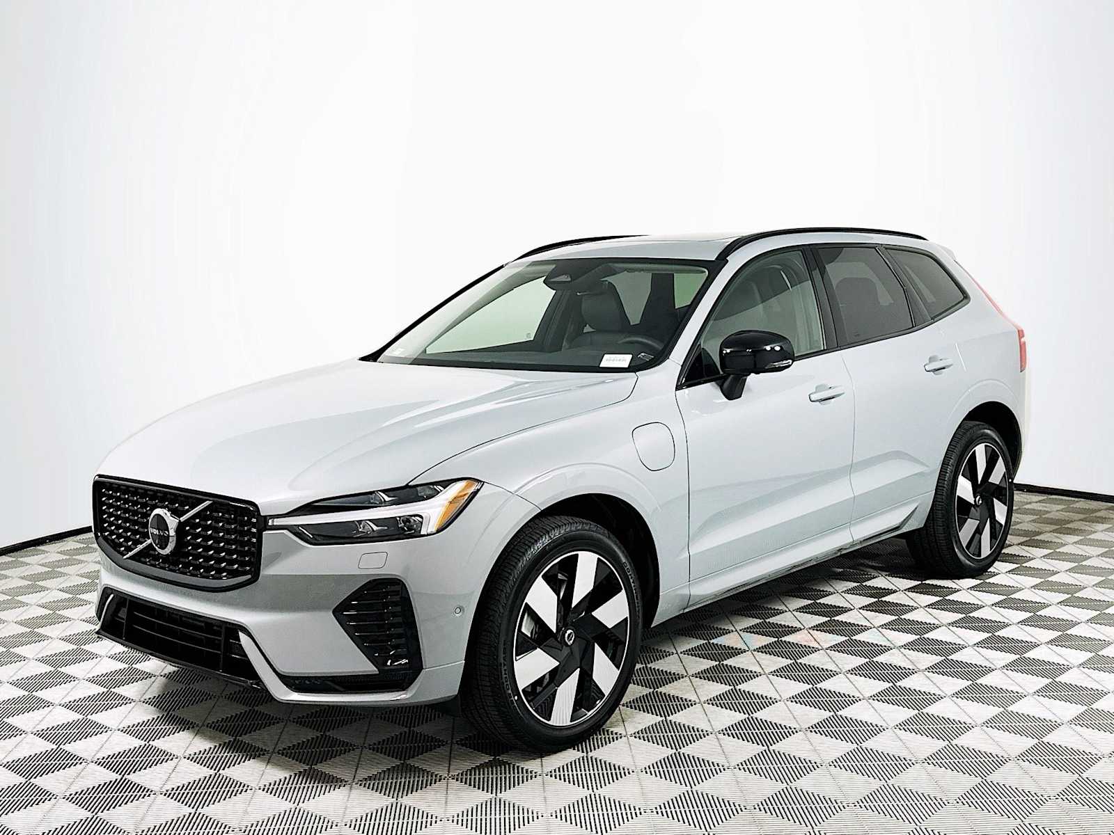 New 2025 Volvo XC60 Plus SUV in Gilbert #L0324 | Volvo Cars