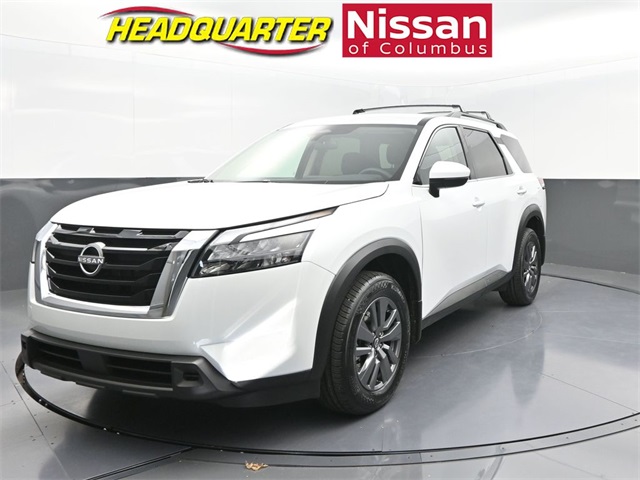 2025 Nissan Pathfinder SV's photo