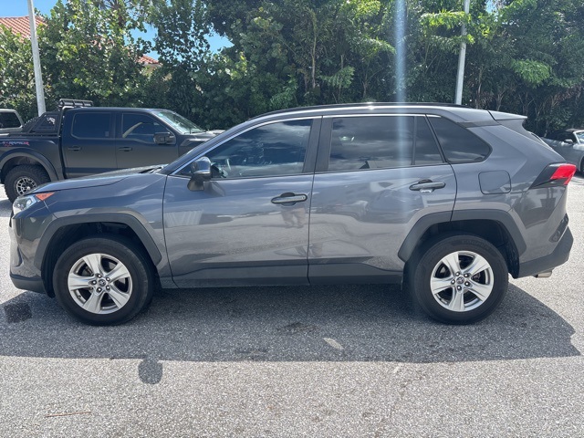 2020 Toyota RAV4 XLE photo 6