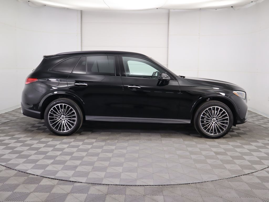 2026 Mercedes Benz GLC 300 photo 4