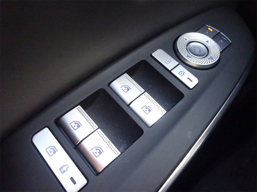 2024 Genesis GV70 3.5T Sport photo 16