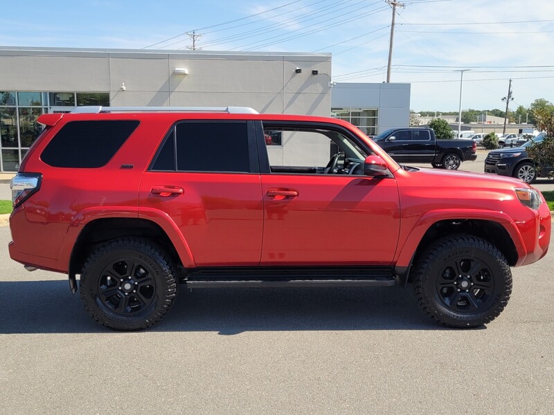 2018 Toyota 4Runner SR5 photo 2