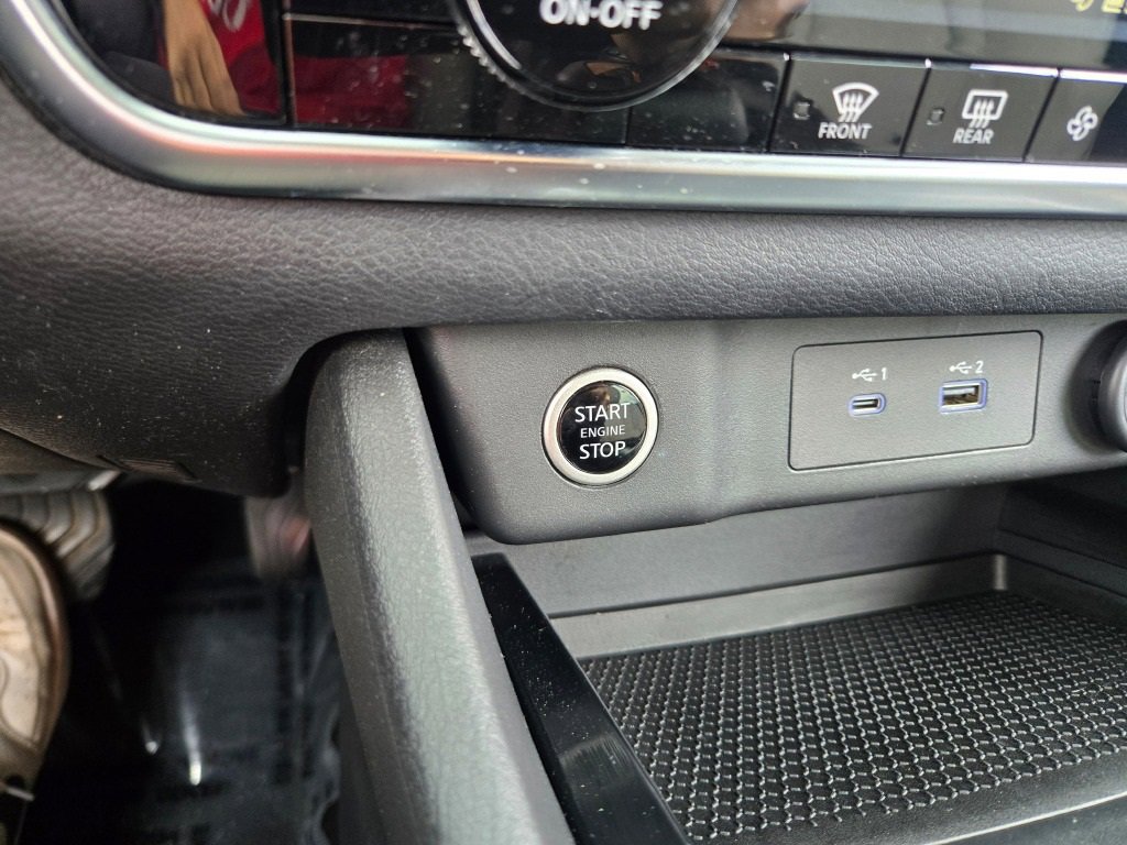 2021 Nissan Rogue SV photo 19