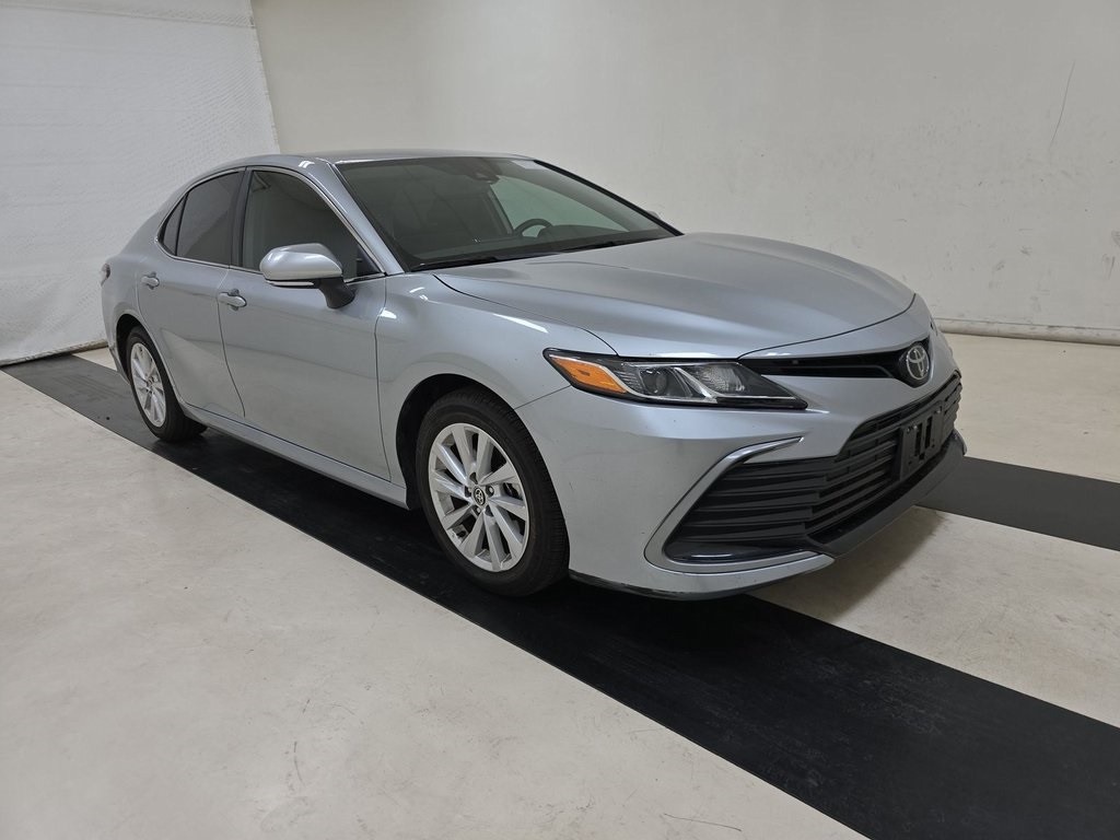 2022 Toyota Camry LE photo 2