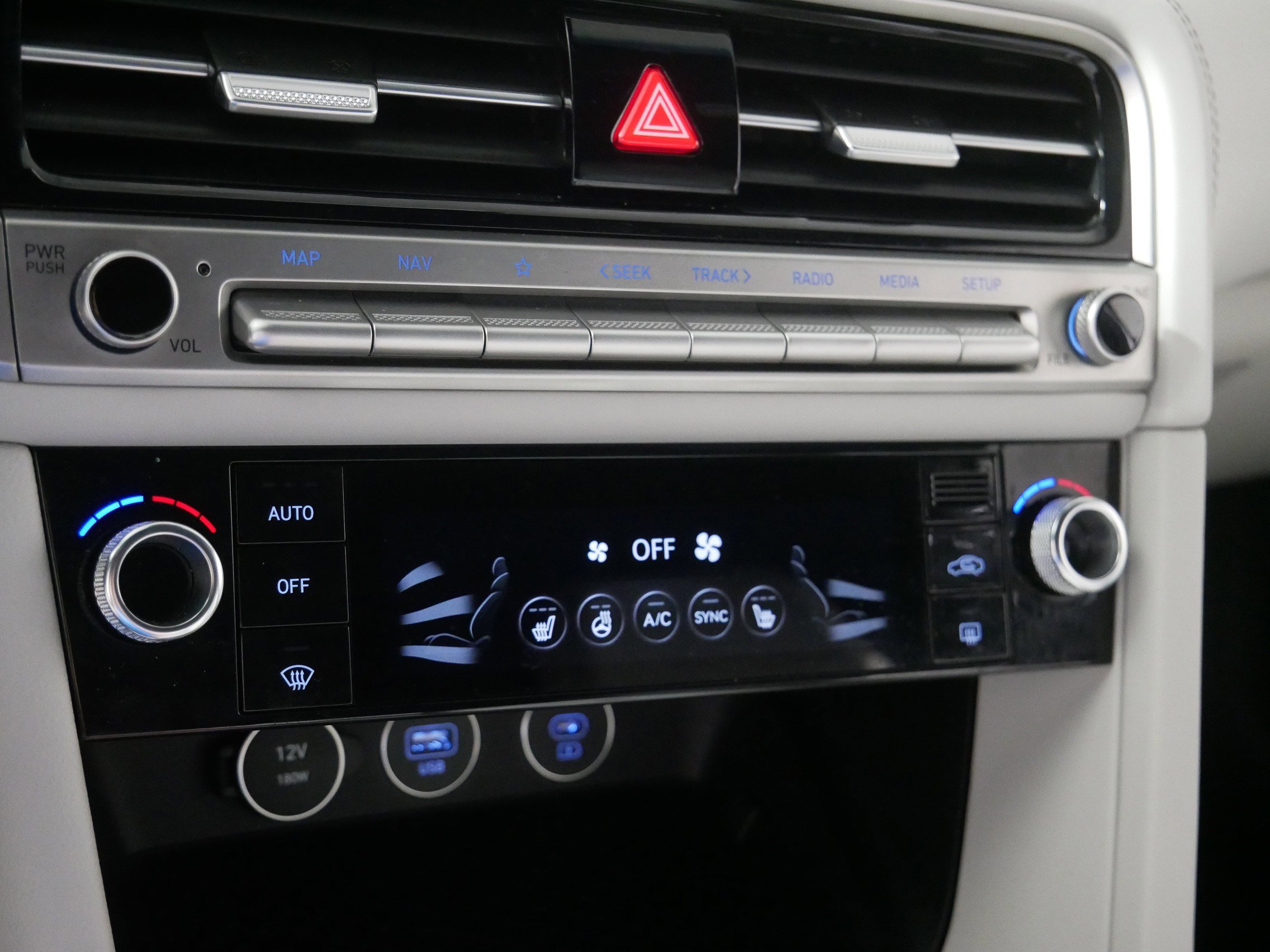 2024 Genesis G70 2.5T photo 23