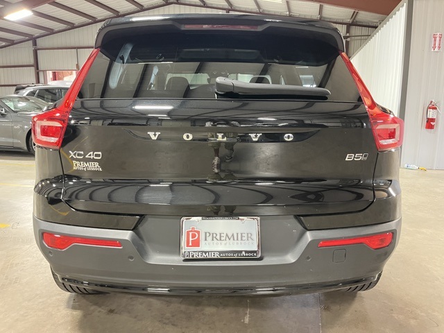 2025 Volvo XC40 Plus photo 3