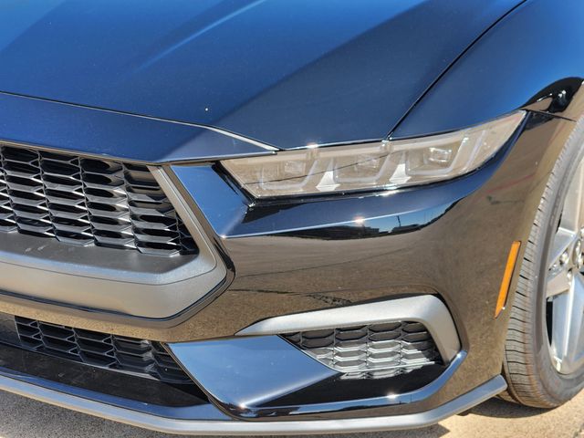 2025 Ford Mustang EcoBoost photo 7