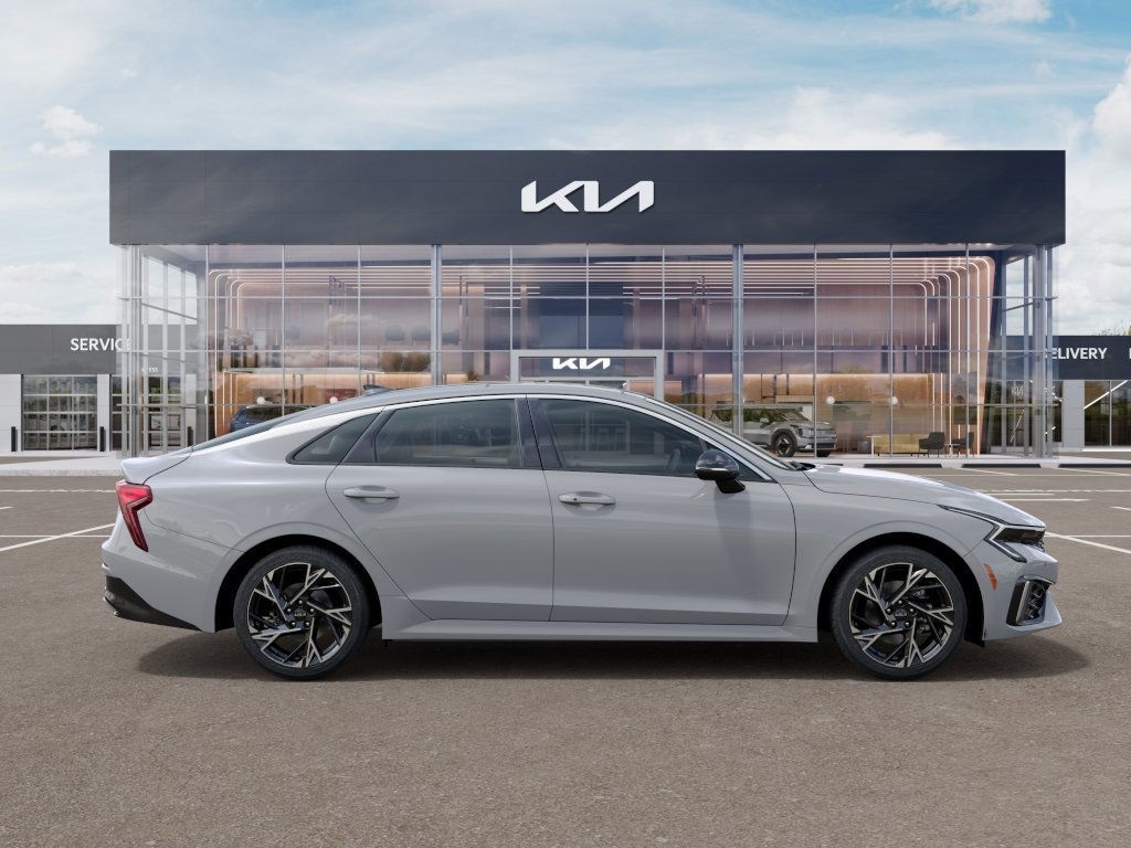 2025 Kia K5 GT-Line photo 2