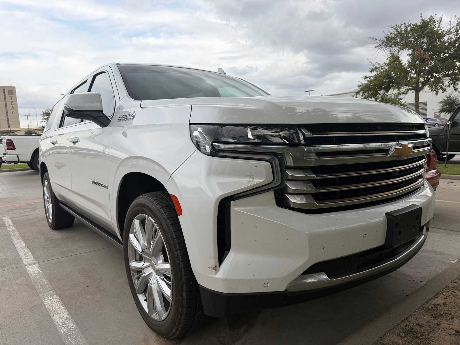 2021 Chevrolet Suburban High Country photo 2