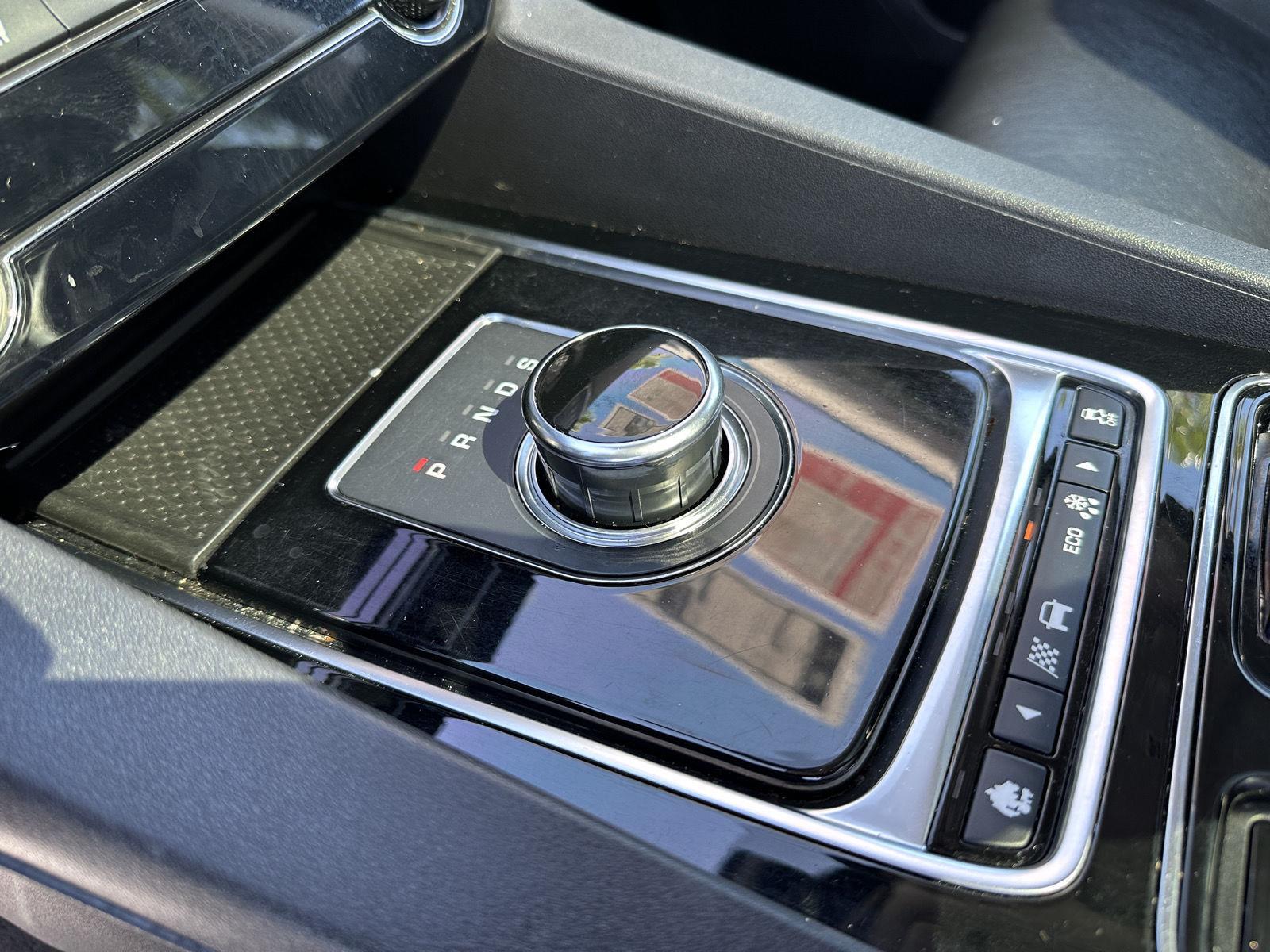 2018 Jaguar F-PACE Prestige photo 18