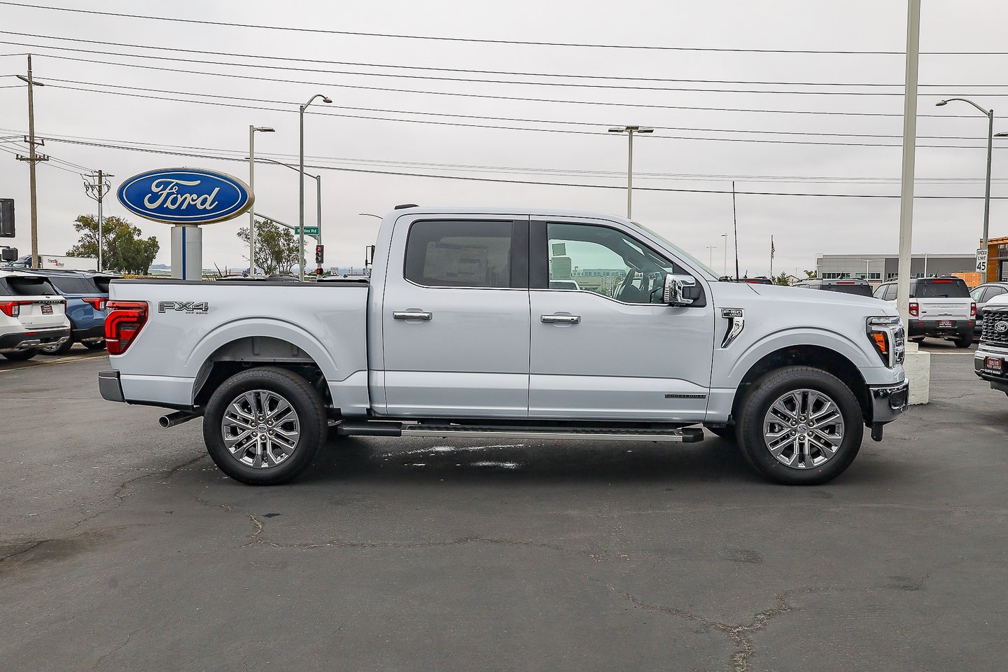 2025 Ford F-150 Lariat photo 2