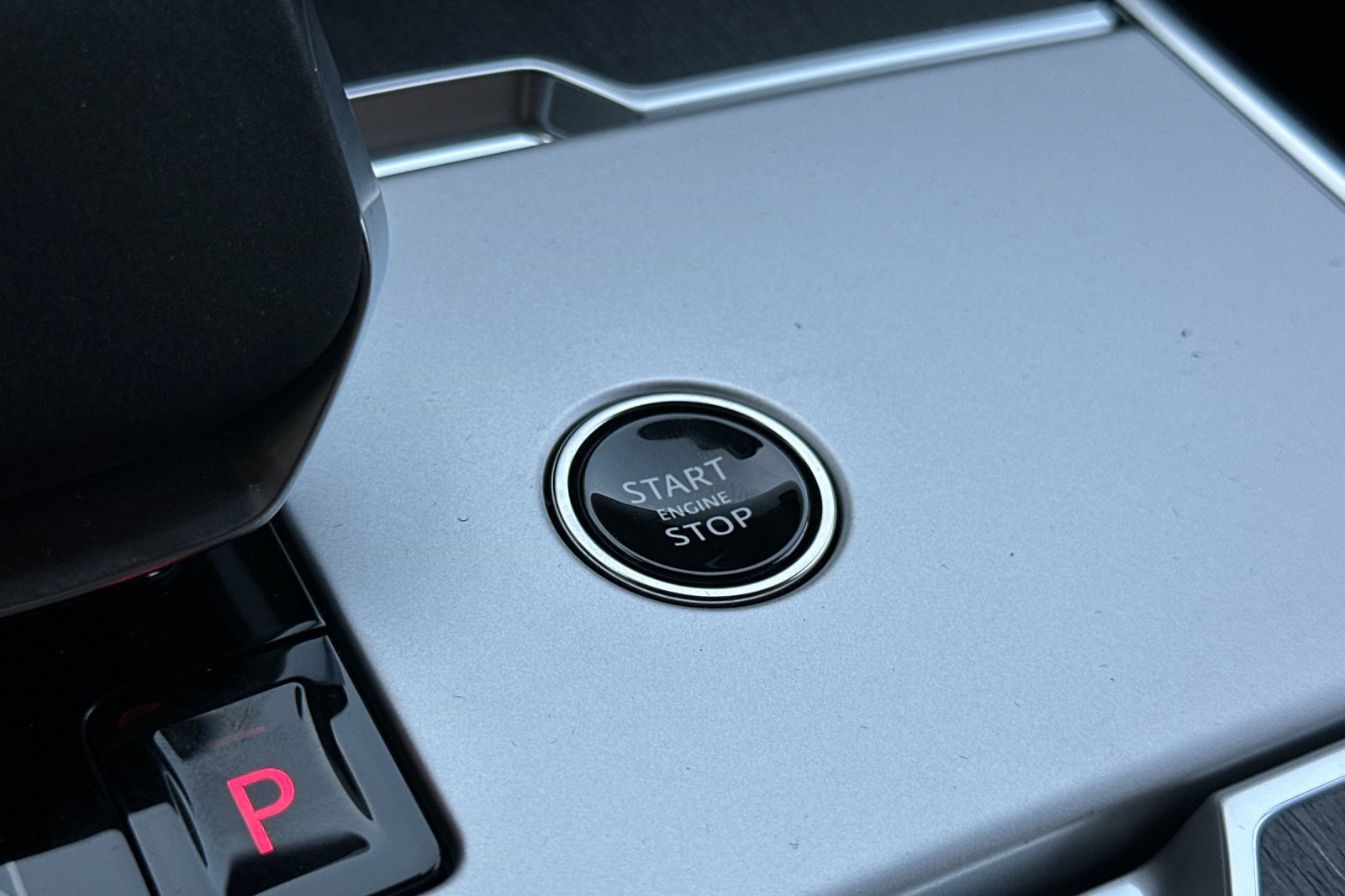 2025 Land Rover Range Rover SE photo 24