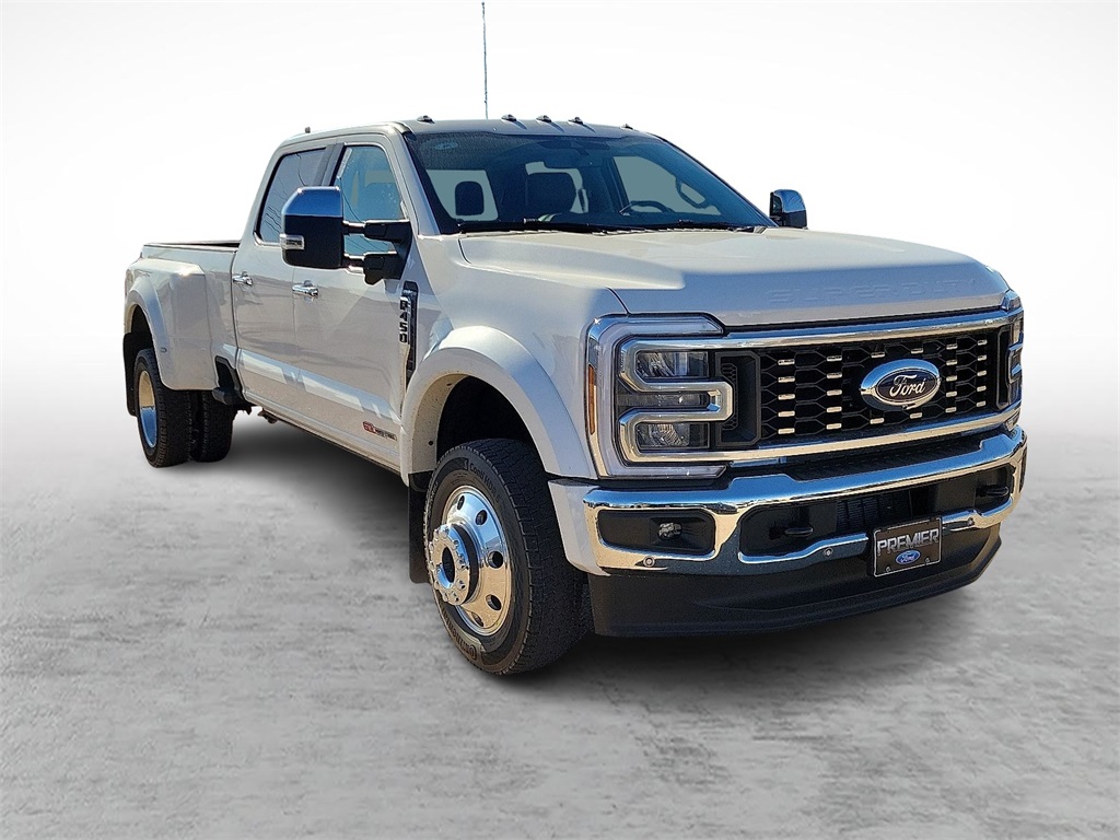 2026 Ford F-450 Super Duty Lariat's photo