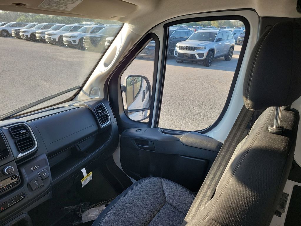 2025 Ram 2500 Base photo 8