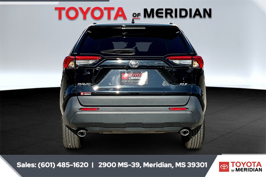 2022 Toyota RAV4 XLE Premium photo 4