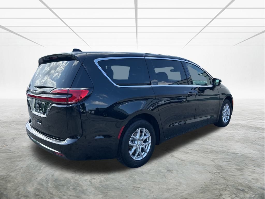 2025 Chrysler Pacifica photo 3