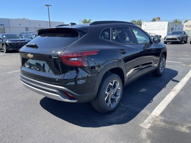 2025 Chevrolet Trax LT photo 6