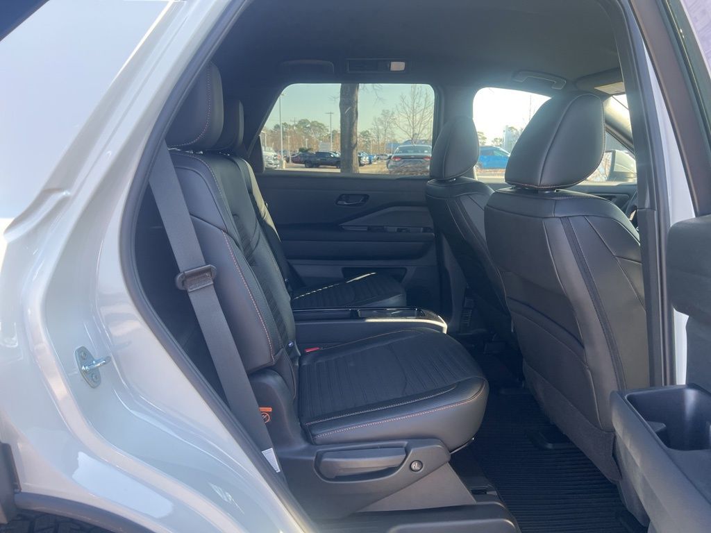 2025 Nissan Pathfinder Rock Creek photo 17